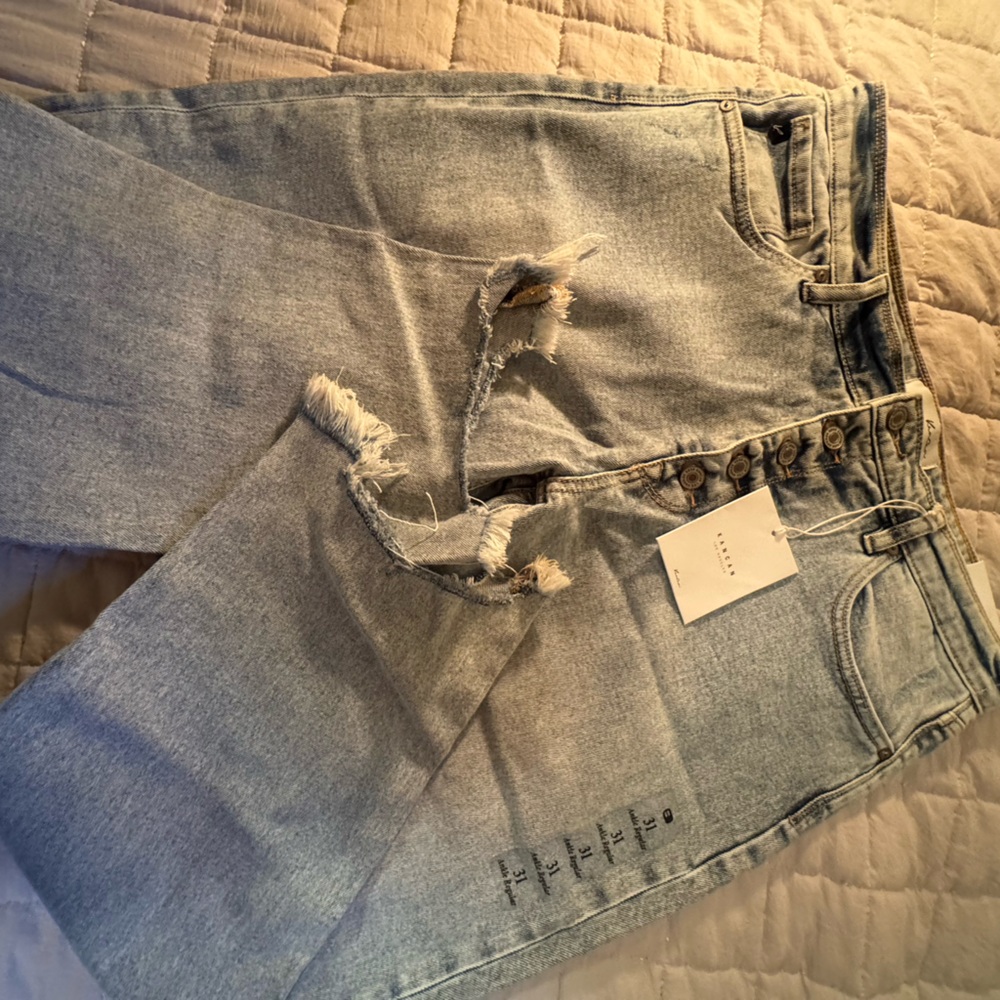 NWT KanCan Highrise Slim Straight Butterfly Factory Distressed Jeans